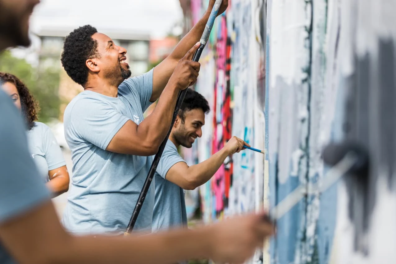 coworkers-volunteering-in-their-community-1